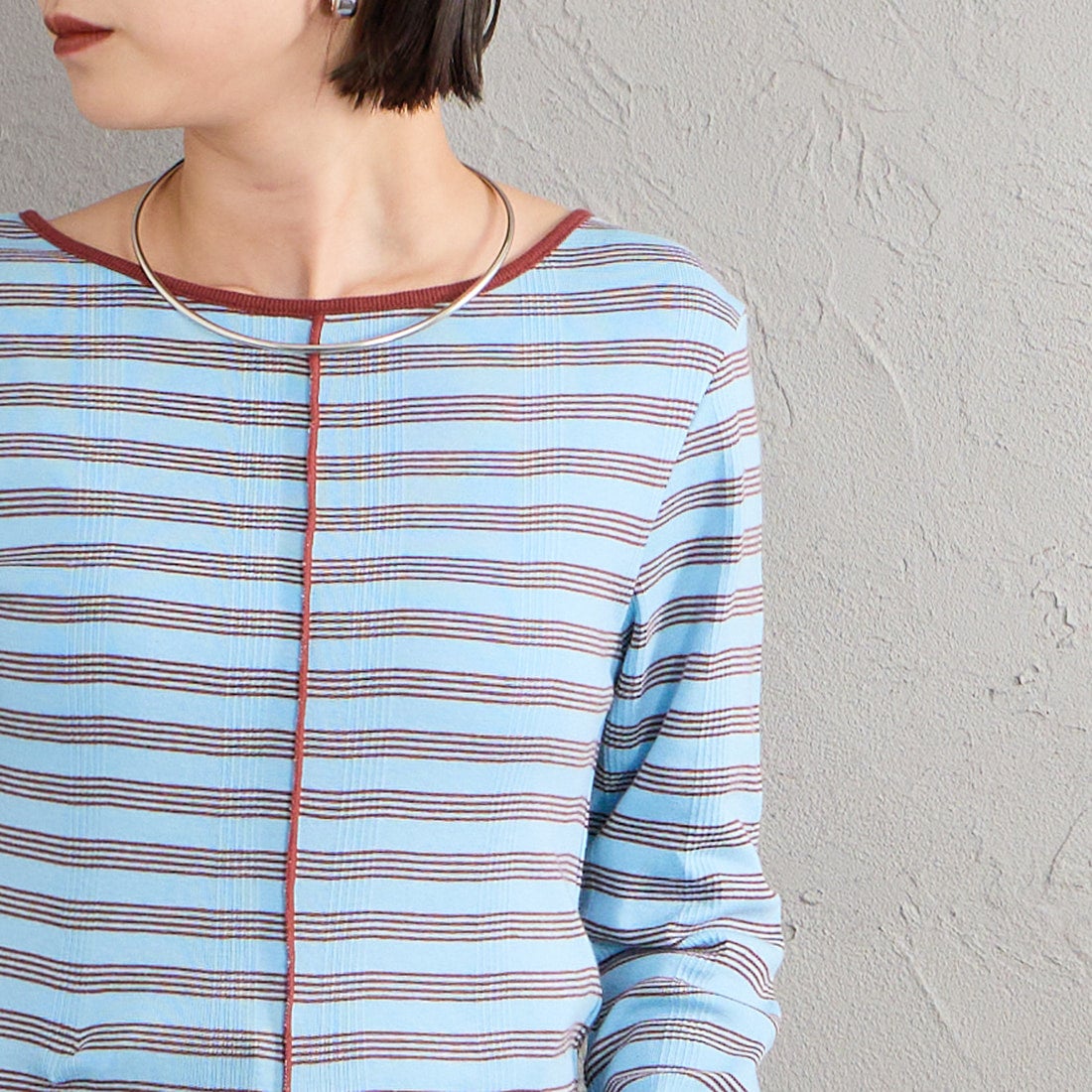 Robert P.Miller [ロバートピーミラー] 別注 スリット入り ボートネックカットソー [RM264-2042IN-JF] BLUE BERRY &&モデル身長：150cm 着用サイズ：F&&