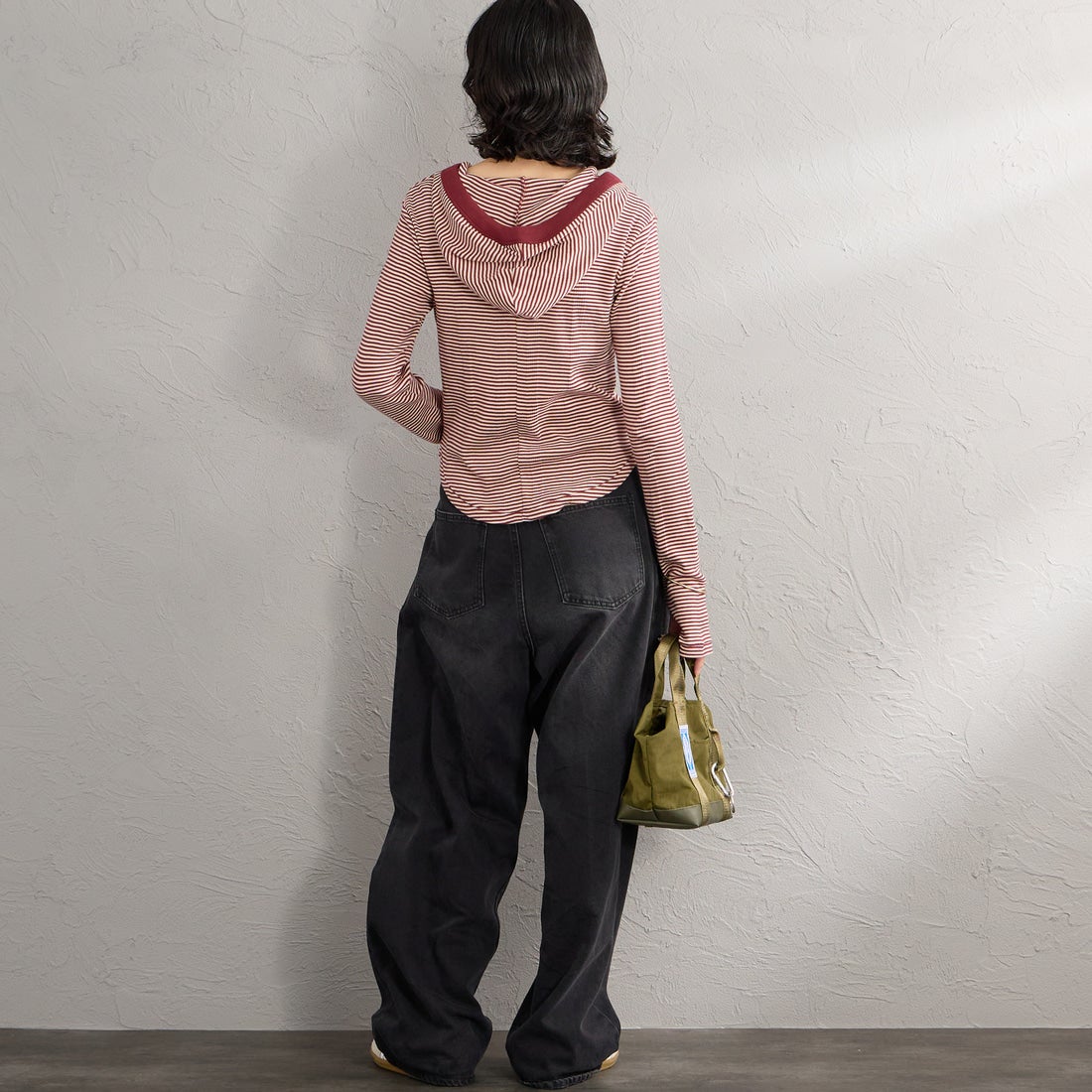 Robert P.Miller [ロバートピーミラー] 別注 ヘンリーネックフードカットソー [RM264-2283IN-JF] CLAY &&モデル身長：162cm 着用サイズ：F&&