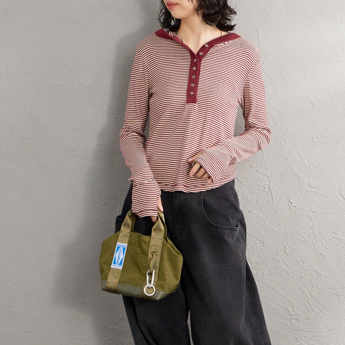 Robert P.Miller [ロバートピーミラー] 別注 ヘンリーネックフードカットソー [RM264-2283IN-JF] CLAY &&モデル身長：162cm 着用サイズ：F&&