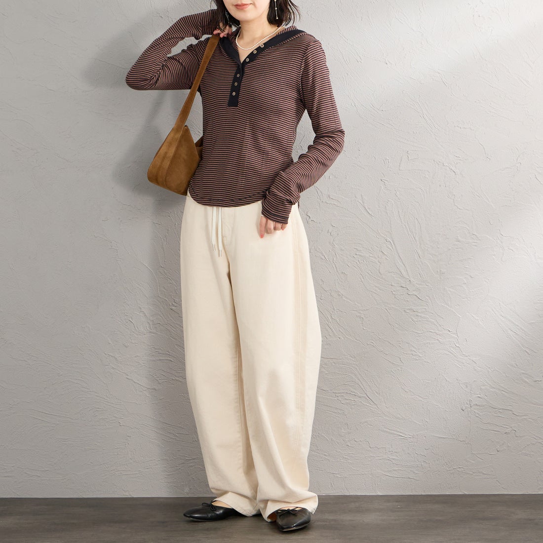 Robert P.Miller [ロバートピーミラー] 別注 ヘンリーネックフードカットソー [RM264-2283IN-JF] BROWN&&モデル身長：160cm 着用サイズ：F&&
