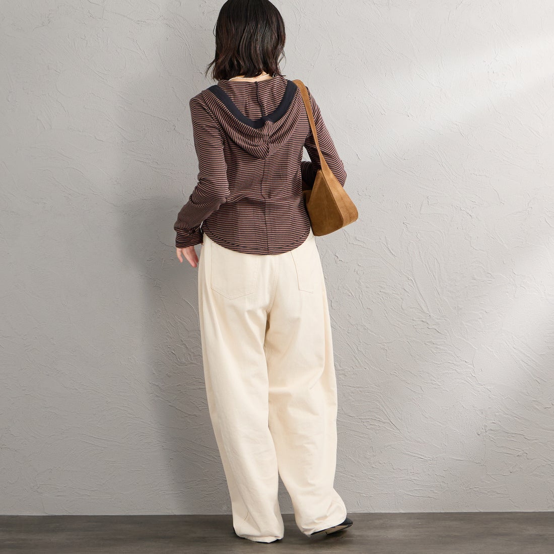Robert P.Miller [ロバートピーミラー] 別注 ヘンリーネックフードカットソー [RM264-2283IN-JF] BROWN&&モデル身長：160cm 着用サイズ：F&&