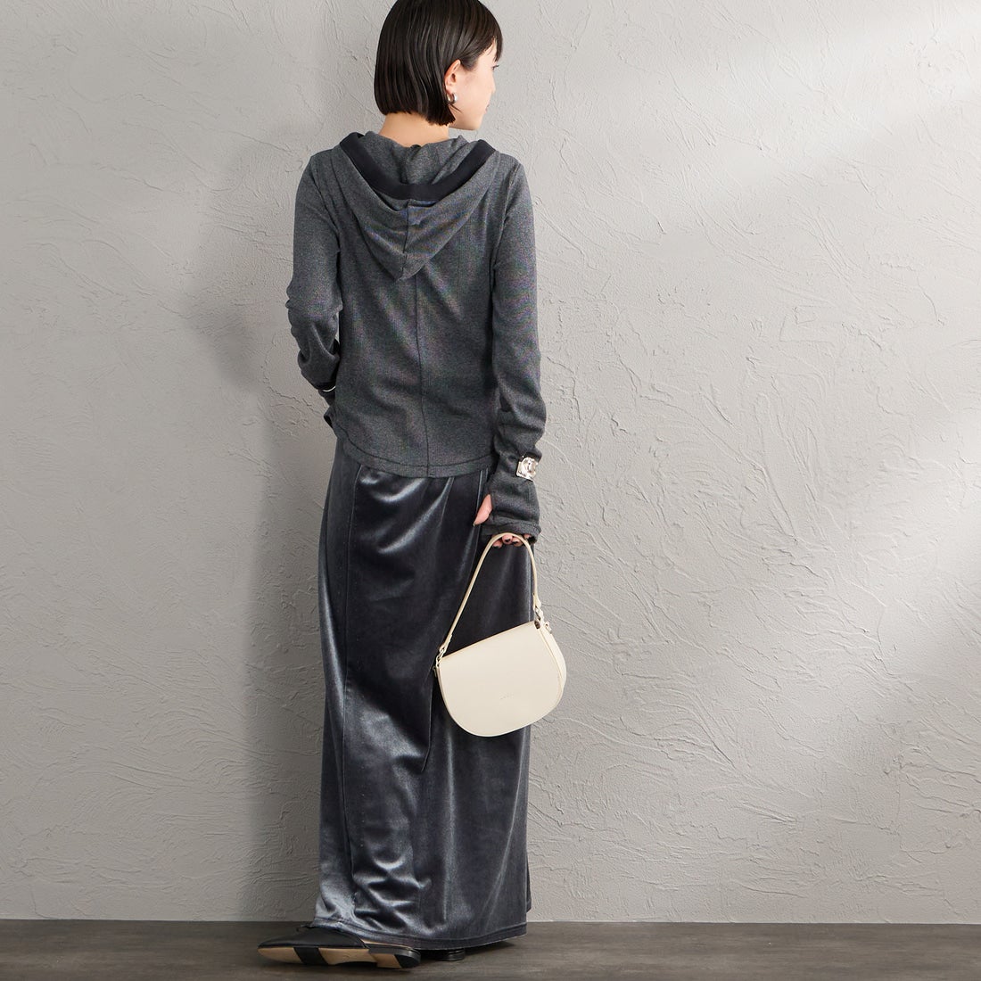 Robert P.Miller [ロバートピーミラー] 別注 ヘンリーネックフードカットソー [RM264-2283IN-JF] STONE &&モデル身長：150cm 着用サイズ：F&&