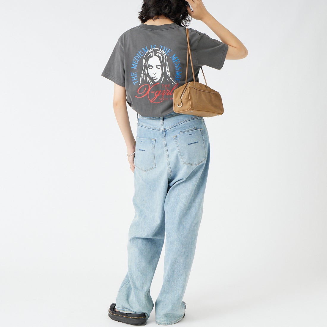 X-girl [エックスガール] フェイデッド トリカラーフェイスショートスリーブTシャツ [105262011033] BLACK &&モデル身長：162cm 着用サイズ：M&&