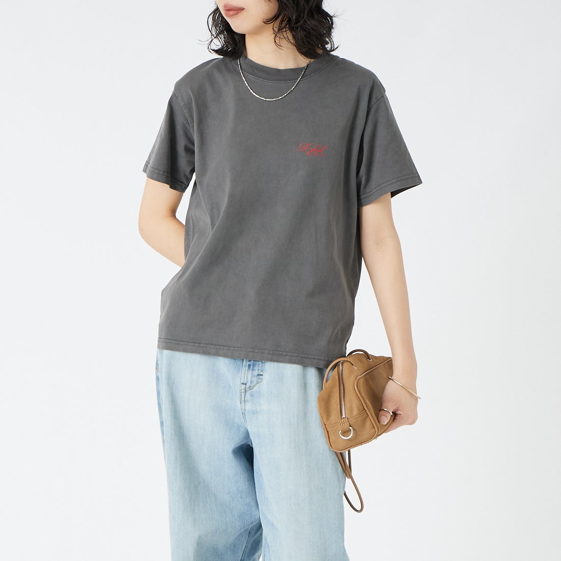 X-girl [エックスガール] フェイデッド トリカラーフェイスショートスリーブTシャツ [105262011033] BLACK &&モデル身長：162cm 着用サイズ：M&&