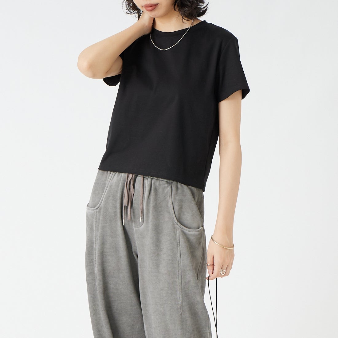 Jeans Factory Clothes [ジーンズファクトリークローズ] コンパクトTシャツ [21268061] 004 ﾌﾞﾗｯｸ &&モデル身長：162cm 着用サイズ：F&&