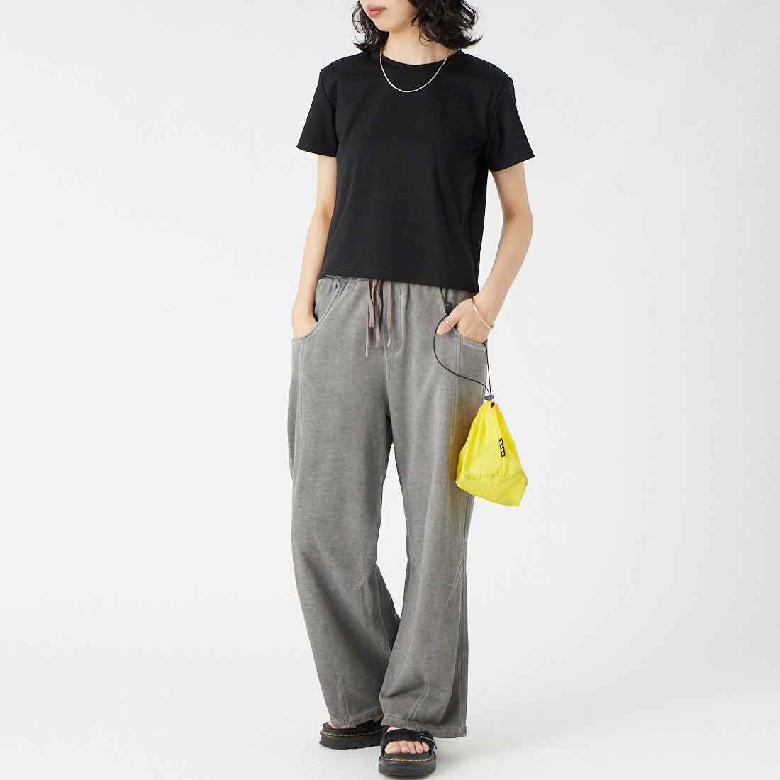 Jeans Factory Clothes [ジーンズファクトリークローズ] コンパクトTシャツ [21268061] 004 ﾌﾞﾗｯｸ &&モデル身長：162cm 着用サイズ：F&&