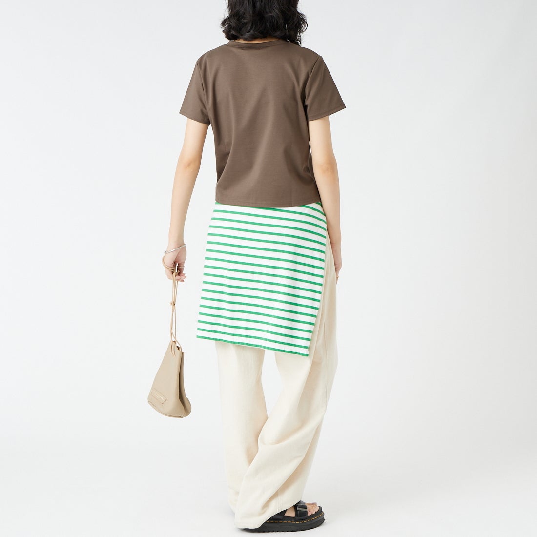 Jeans Factory Clothes [ジーンズファクトリークローズ] コンパクトTシャツ [21268061]037 ﾌﾞﾗｳﾝ &&モデル身長：162cm 着用サイズ：F&&