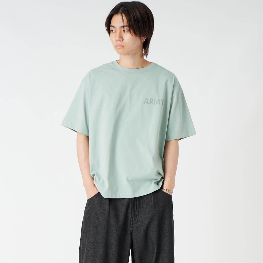MADE IN STANDARD [メイドインスタンダード] 別注 ARMY ショートスリーブTシャツ [ARMY-TEE-JF] ｽﾓｰｷｰｸﾞﾘｰﾝ &&モデル身長：177cm 着用サイズ：M&&
