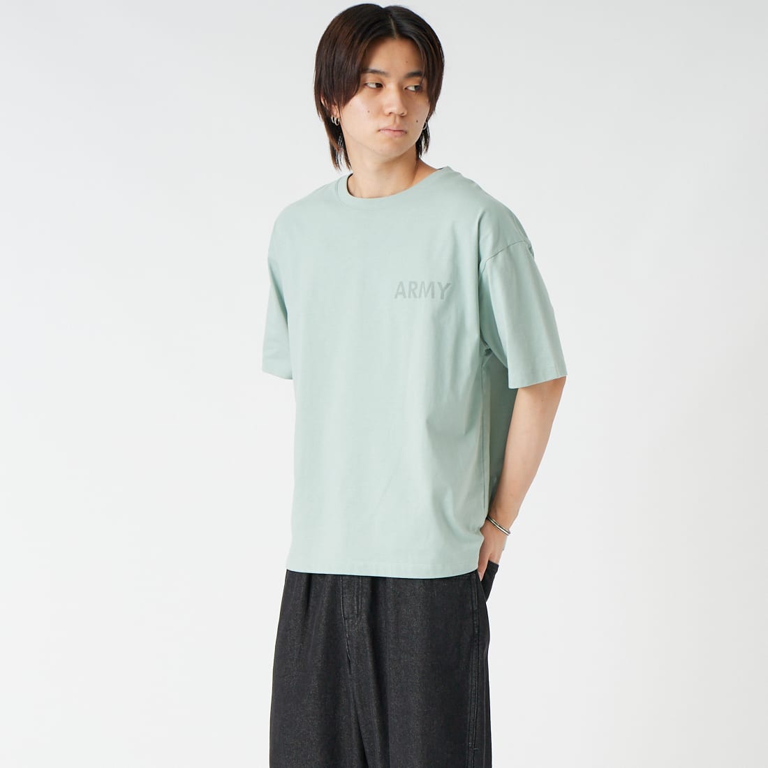 MADE IN STANDARD [メイドインスタンダード] 別注 ARMY ショートスリーブTシャツ [ARMY-TEE-JF] ｽﾓｰｷｰｸﾞﾘｰﾝ &&モデル身長：177cm 着用サイズ：M&&