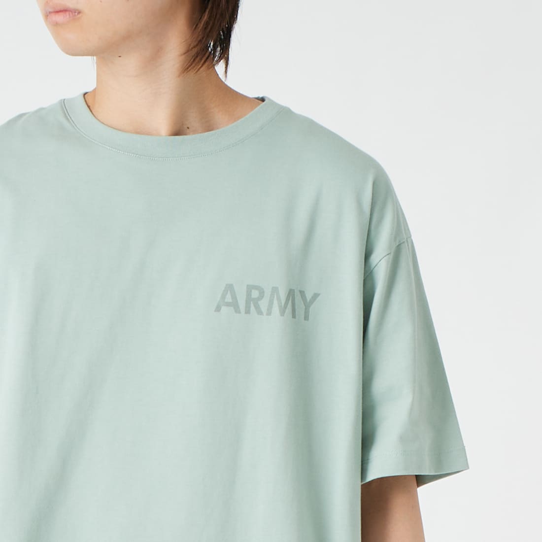 MADE IN STANDARD [メイドインスタンダード] 別注 ARMY ショートスリーブTシャツ [ARMY-TEE-JF] ｽﾓｰｷｰｸﾞﾘｰﾝ &&モデル身長：177cm 着用サイズ：M&&
