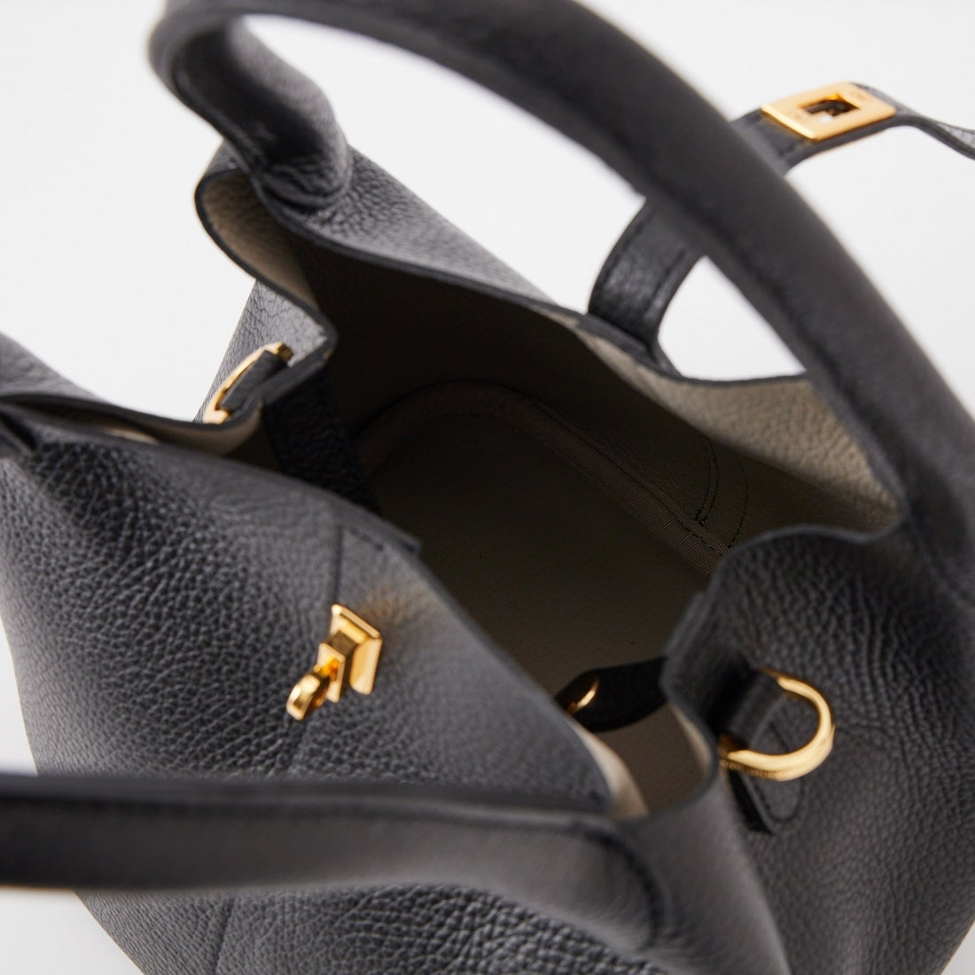VIOLAd'ORO [ヴィオラドーロ] TRERO イタリアンWフェイスレザー ベルトトートバッグ [V-1573] BLACK/GRAY