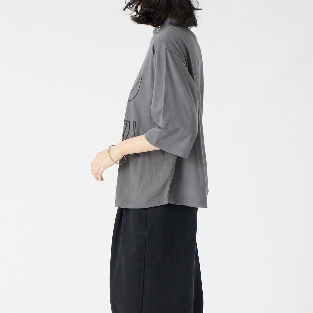 tumugu: [ツムグ] ラフィ天竺 プリントTシャツ [TC26222] 88 CHARCOA &&モデル身長：162cm 着用サイズ：F&&