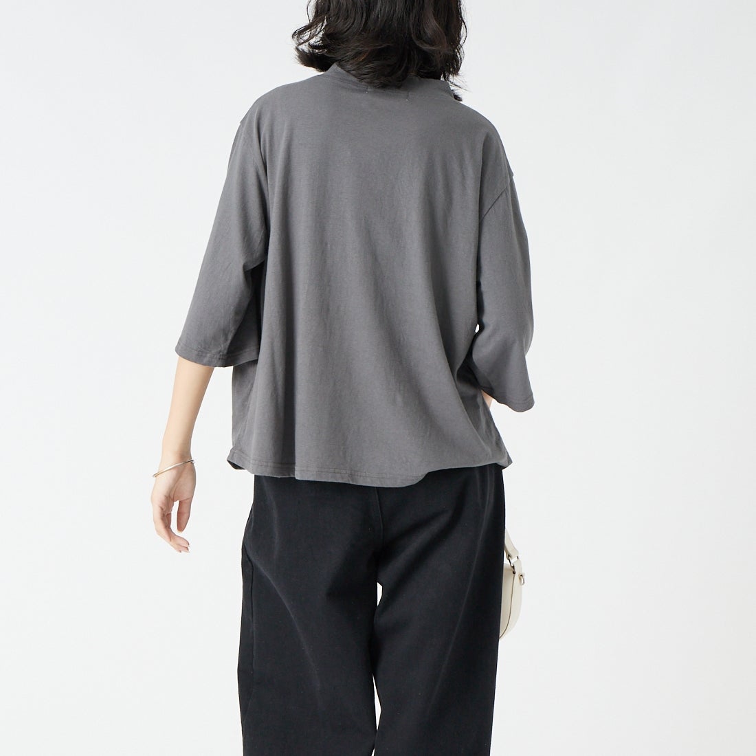 tumugu: [ツムグ] ラフィ天竺 プリントTシャツ [TC26222] 88 CHARCOA &&モデル身長：162cm 着用サイズ：F&&