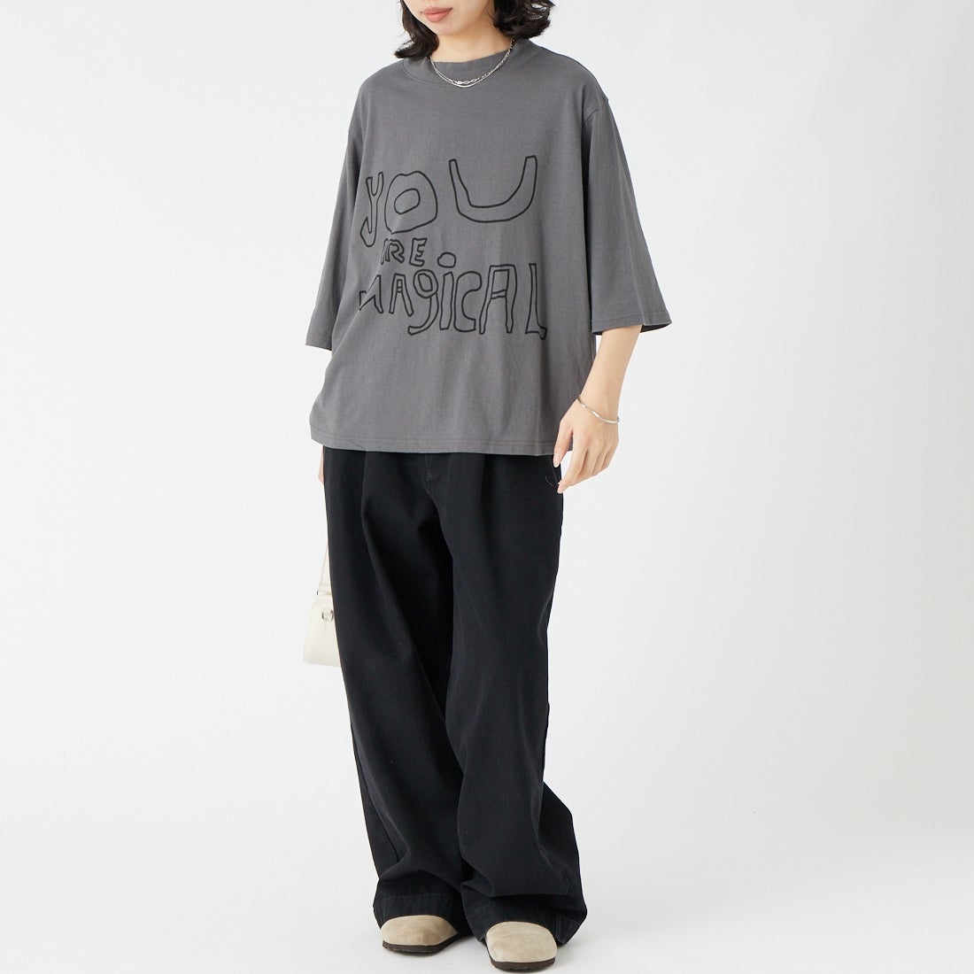 tumugu: [ツムグ] ラフィ天竺 プリントTシャツ [TC26222] 88 CHARCOA &&モデル身長：162cm 着用サイズ：F&&