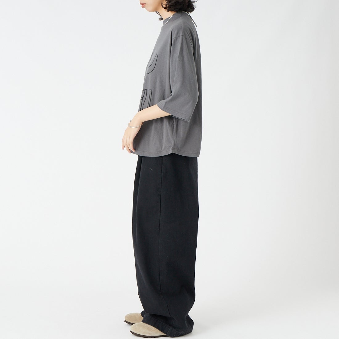 tumugu: [ツムグ] ラフィ天竺 プリントTシャツ [TC26222] 88 CHARCOA &&モデル身長：162cm 着用サイズ：F&&