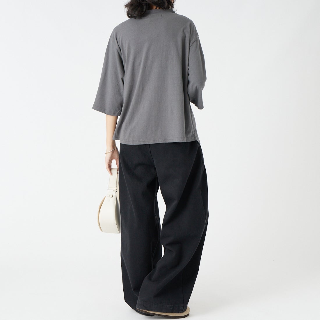 tumugu: [ツムグ] ラフィ天竺 プリントTシャツ [TC26222] 88 CHARCOA &&モデル身長：162cm 着用サイズ：F&&