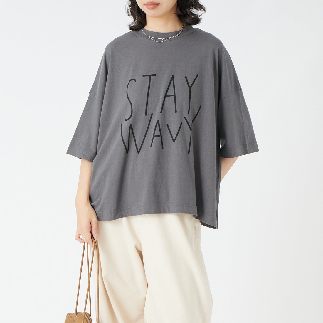 tumugu: [ツムグ] ラフィ天竺 プリントTシャツ [TC26221] 88 CHARCOA &&モデル身長：162cm 着用サイズ：F&&