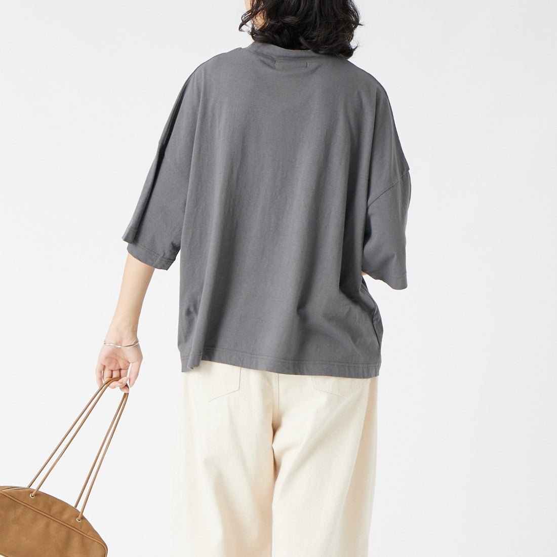 tumugu: [ツムグ] ラフィ天竺 プリントTシャツ [TC26221] 88 CHARCOA &&モデル身長：162cm 着用サイズ：F&&
