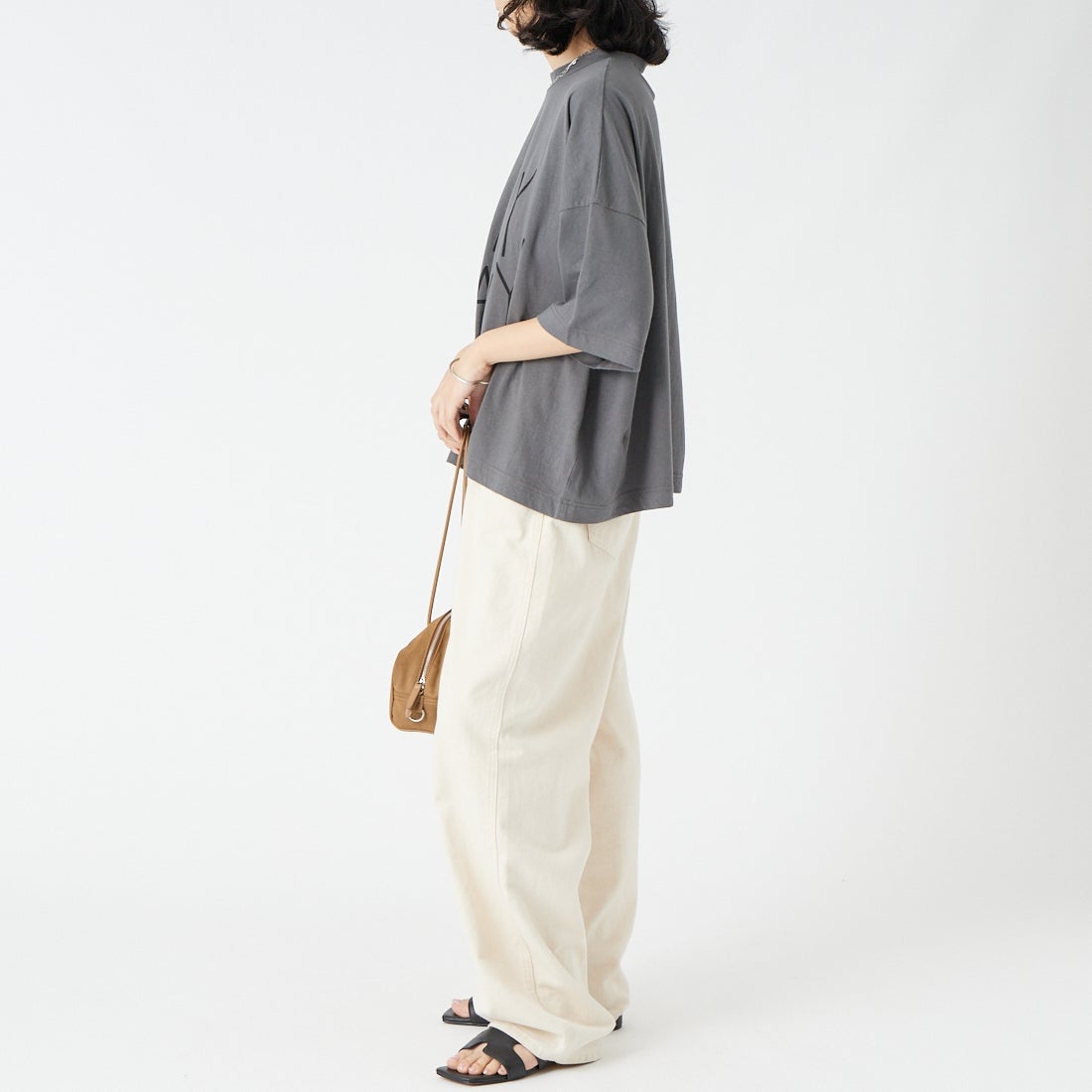 tumugu: [ツムグ] ラフィ天竺 プリントTシャツ [TC26221] 88 CHARCOA &&モデル身長：162cm 着用サイズ：F&&