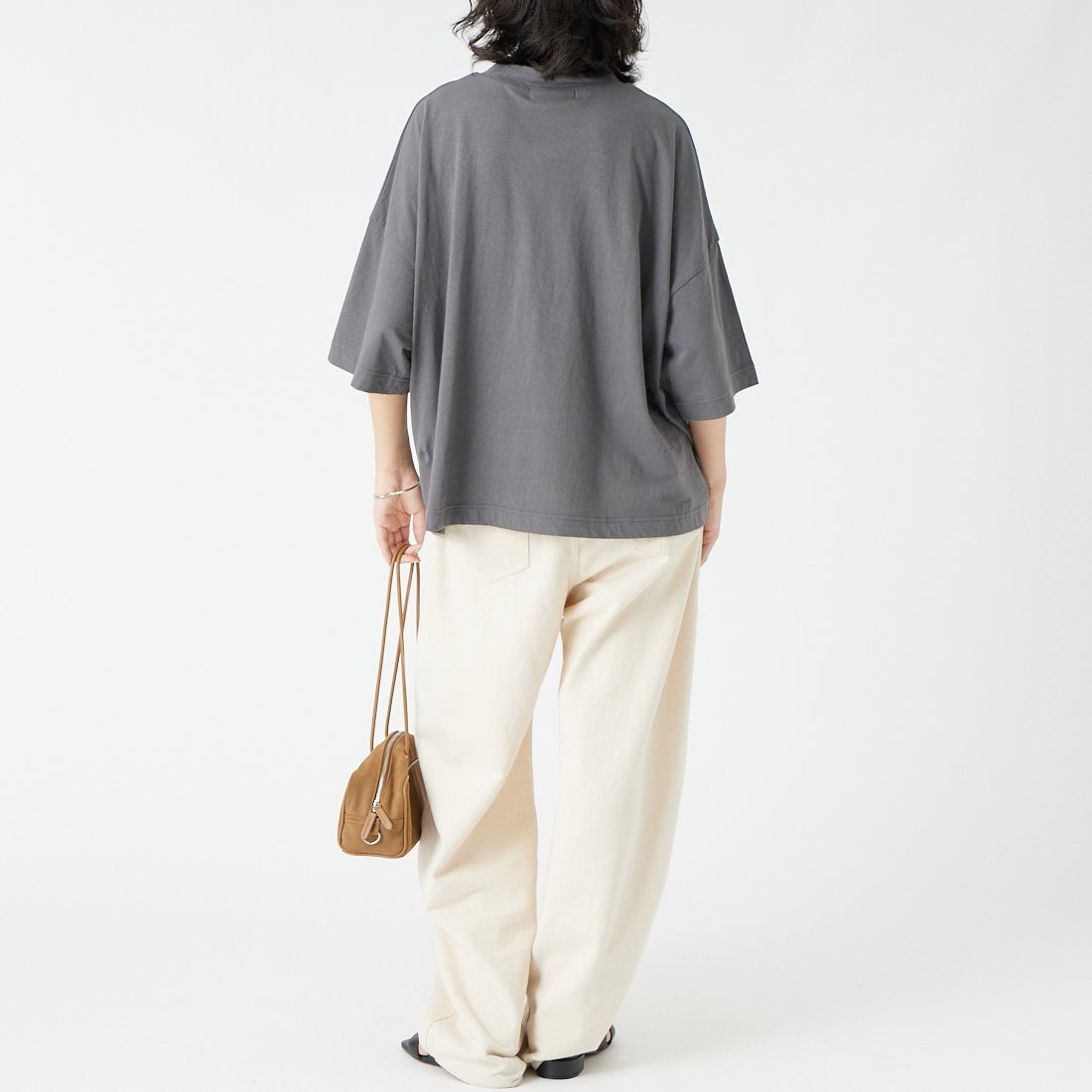 tumugu: [ツムグ] ラフィ天竺 プリントTシャツ [TC26221] 88 CHARCOA &&モデル身長：162cm 着用サイズ：F&&