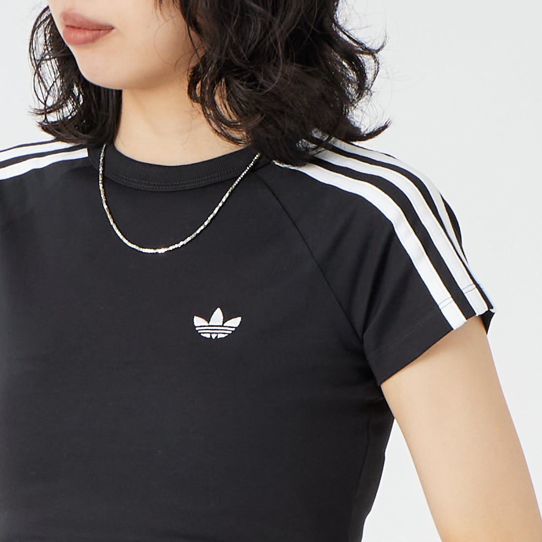 adidas Originals [アディダス オリジナルス] スリーストライプス ベビーTシャツ [VD671] KG3700 &&モデル身長：162cm 着用サイズ：M&&
