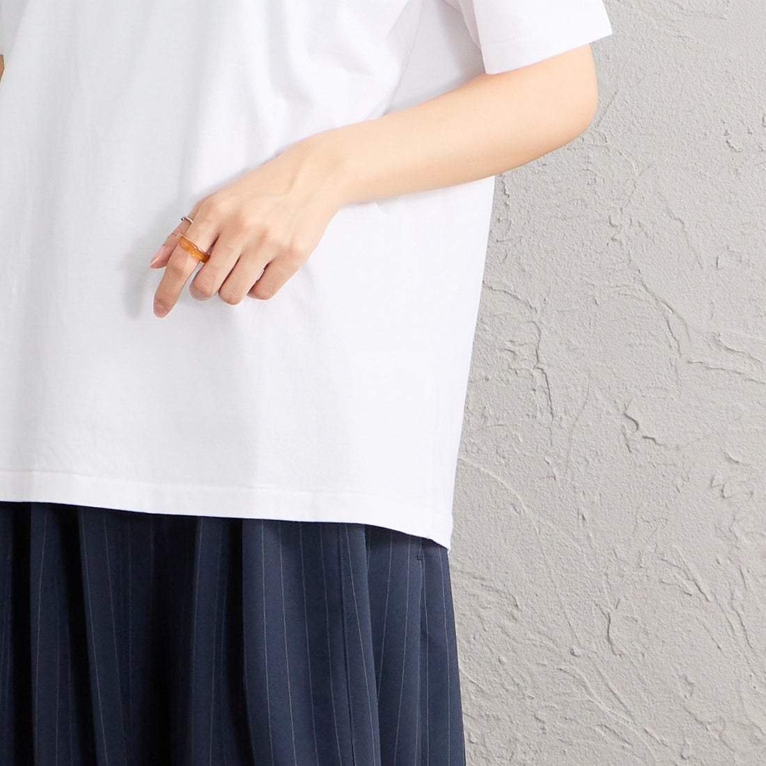 MEYAME [メヤメ] プリントTシャツ [MEY-2434] WHITE &&モデル身長：162cm 着用サイズ：F&&