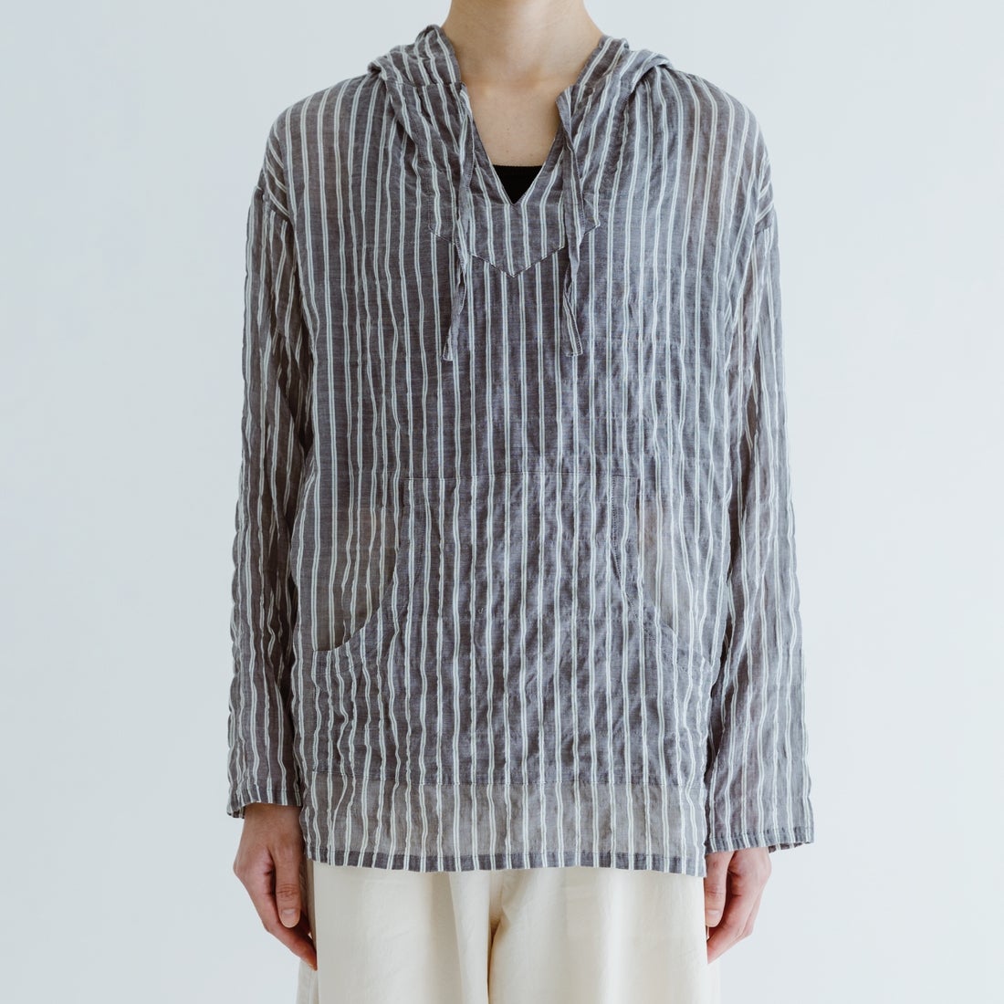 MEYAME [メヤメ] ストライプライトパーカー [MEY-2430] BLACK &&モデル身長：165cm 着用サイズ：F&&