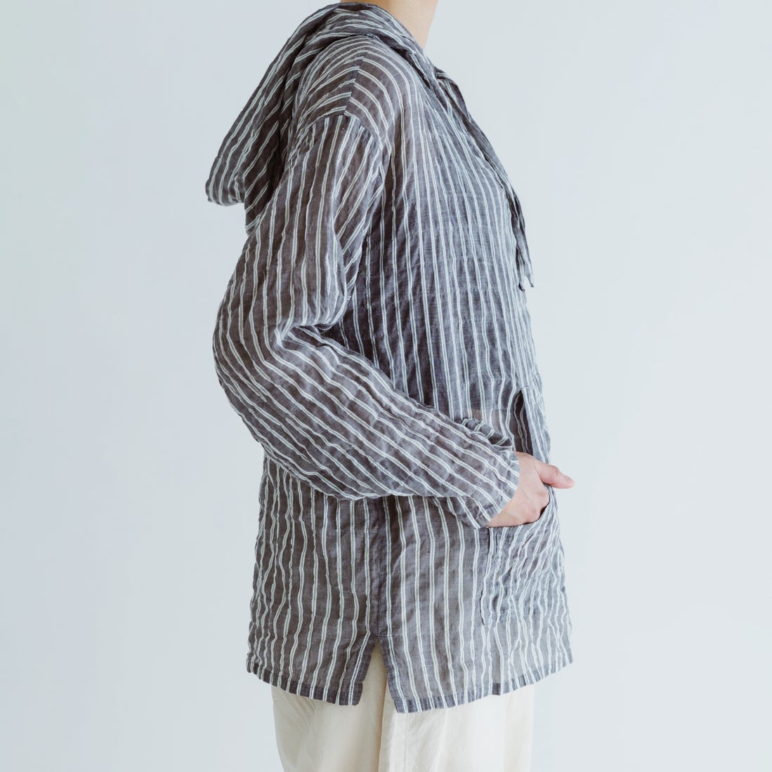 MEYAME [メヤメ] ストライプライトパーカー [MEY-2430] BLACK &&モデル身長：165cm 着用サイズ：F&&