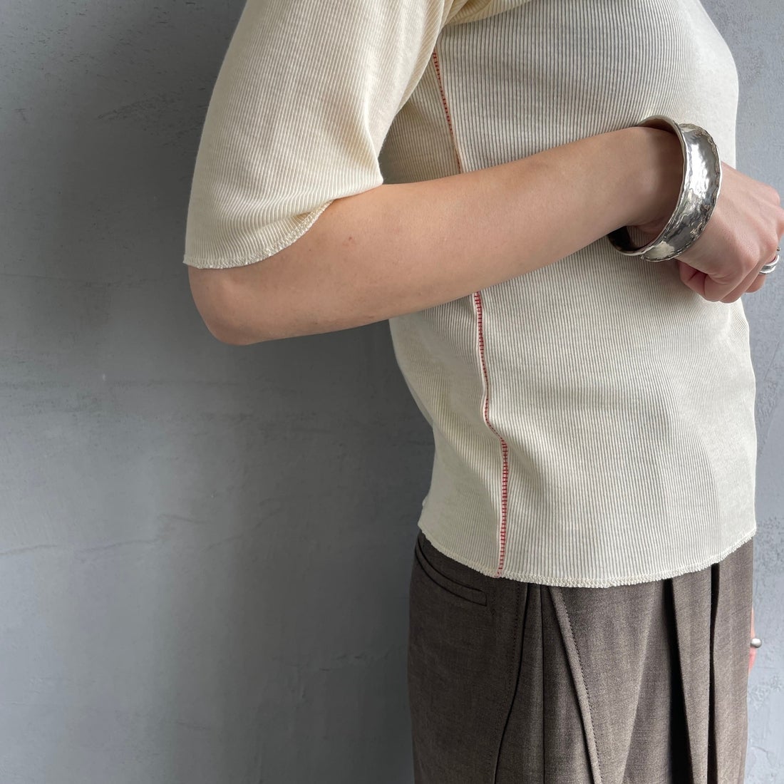 MEYAME [メヤメ] ソフトリブハーフスリーブTシャツ [MEY-2336] CREAM &&モデル身長：158cm 着用サイズ：F&&