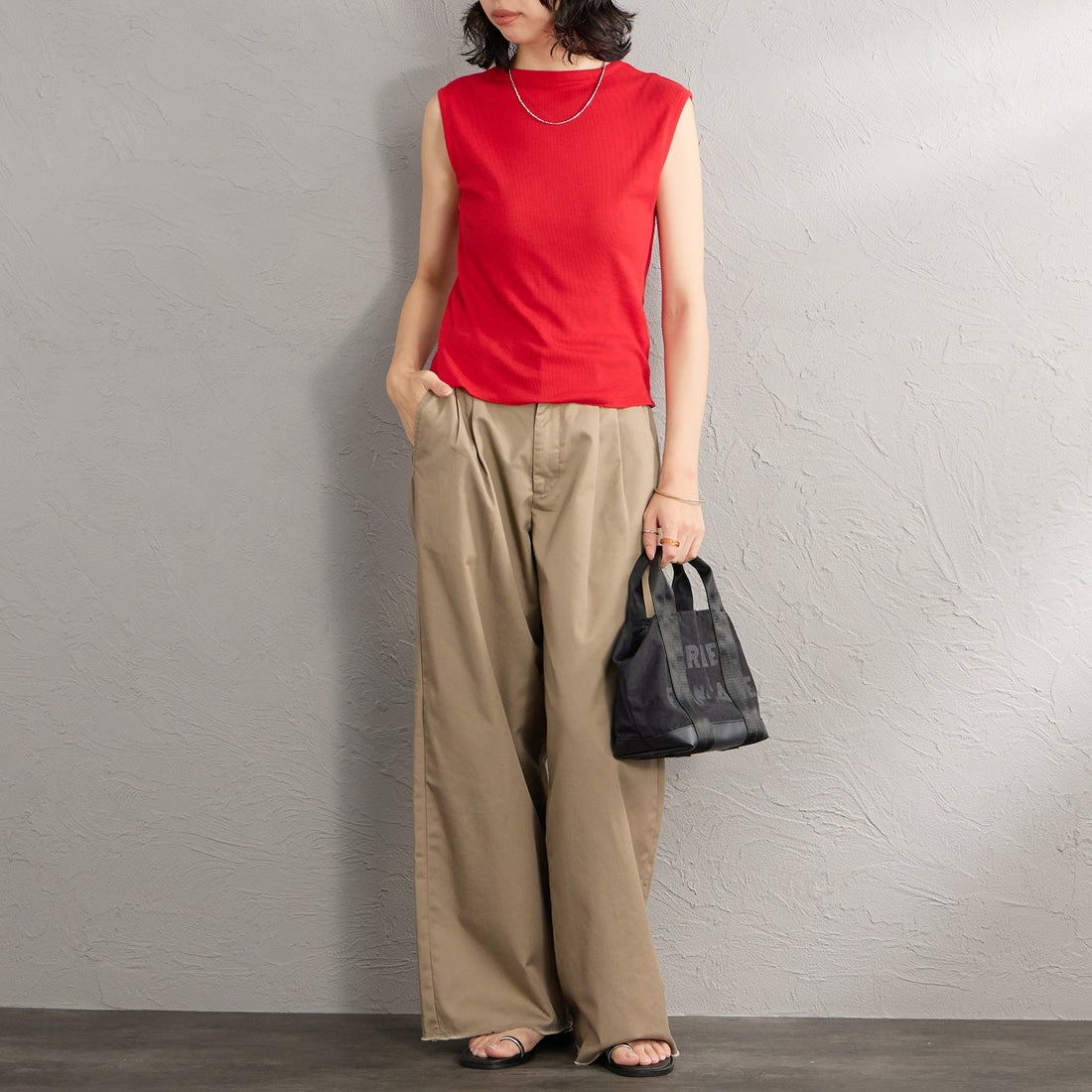 MEYAME [メヤメ] ソフトリブスリーブレスTシャツ [MEY-2400] RED &&モデル身長：162cm 着用サイズ：F&&