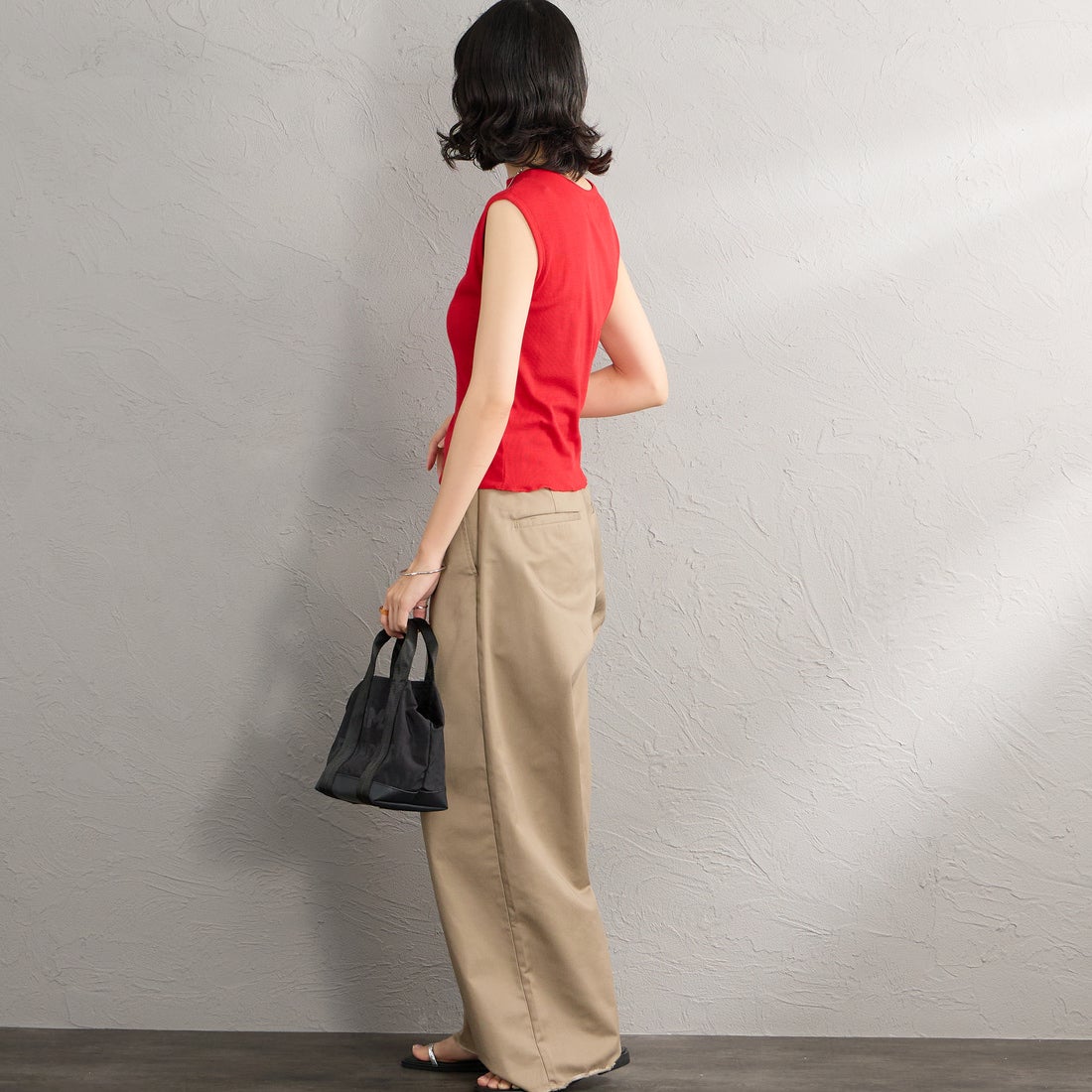 MEYAME [メヤメ] ソフトリブスリーブレスTシャツ [MEY-2400] RED &&モデル身長：162cm 着用サイズ：F&&