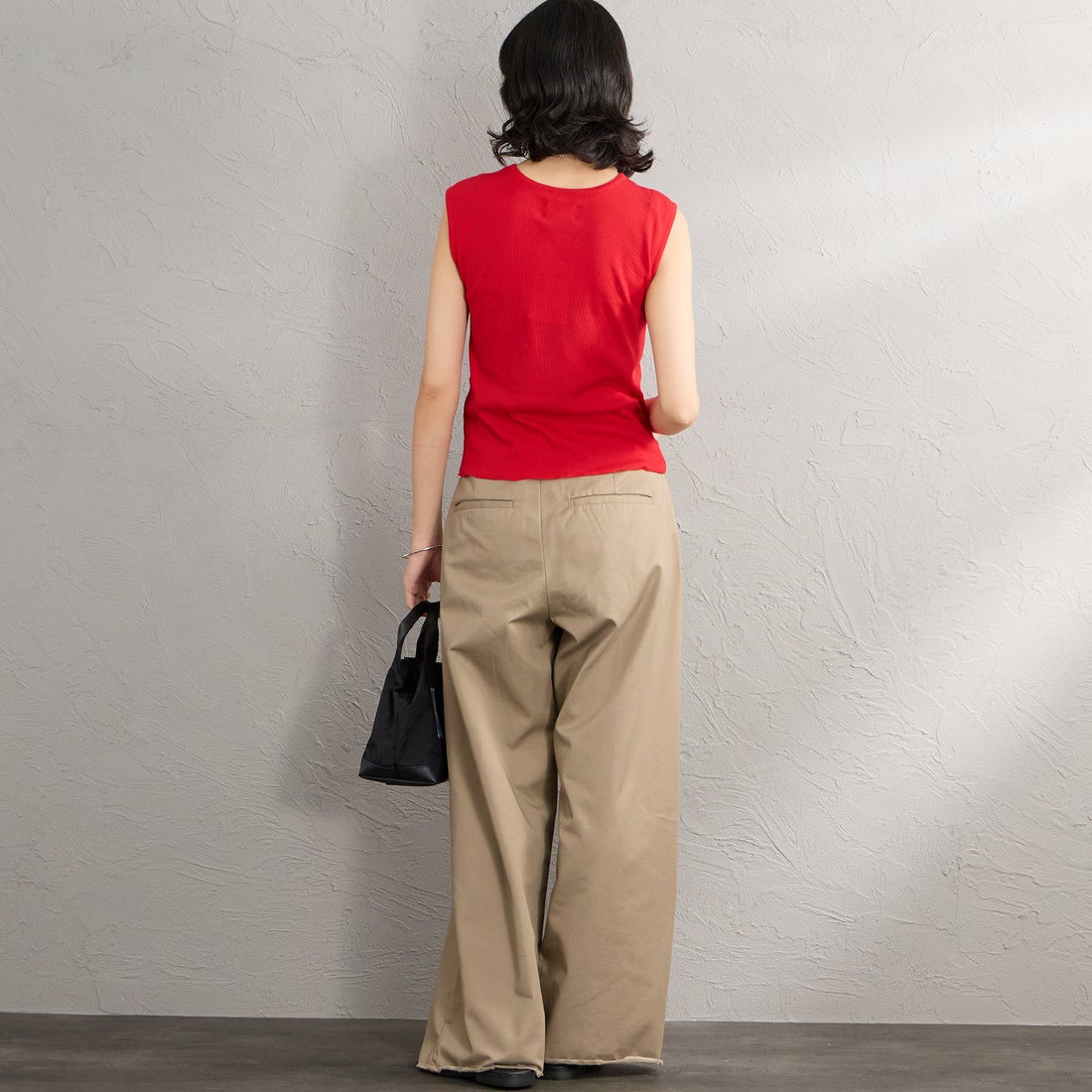 MEYAME [メヤメ] ソフトリブスリーブレスTシャツ [MEY-2400] RED &&モデル身長：162cm 着用サイズ：F&&