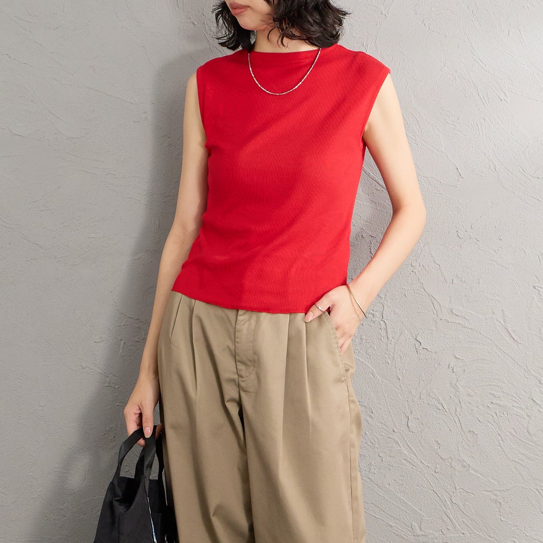 MEYAME [メヤメ] ソフトリブスリーブレスTシャツ [MEY-2400] RED &&モデル身長：162cm 着用サイズ：F&&