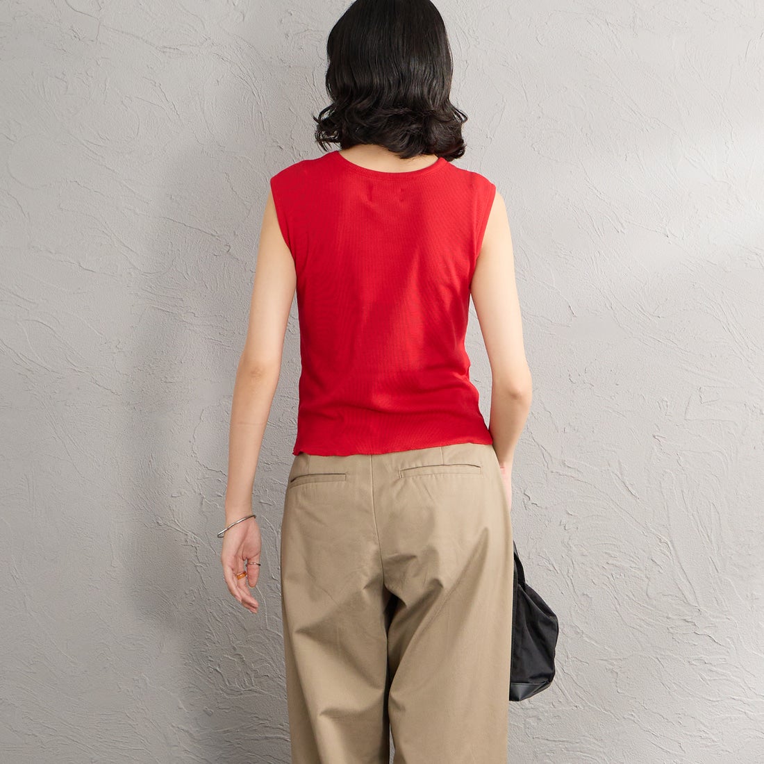 MEYAME [メヤメ] ソフトリブスリーブレスTシャツ [MEY-2400] RED &&モデル身長：162cm 着用サイズ：F&&