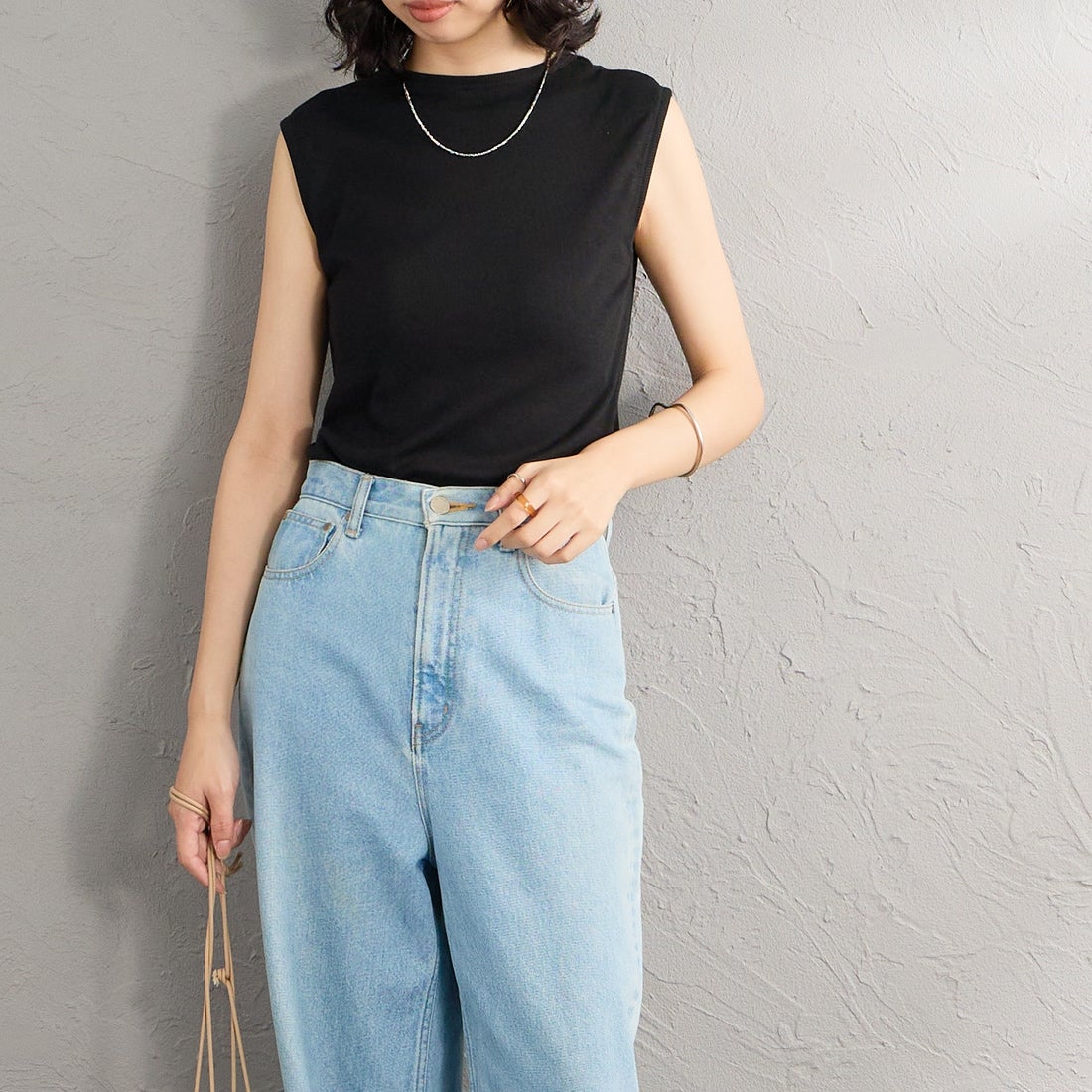 MEYAME [メヤメ] ソフトリブスリーブレスTシャツ [MEY-2400] BLACK &&モデル身長：162cm 着用サイズ：F&&