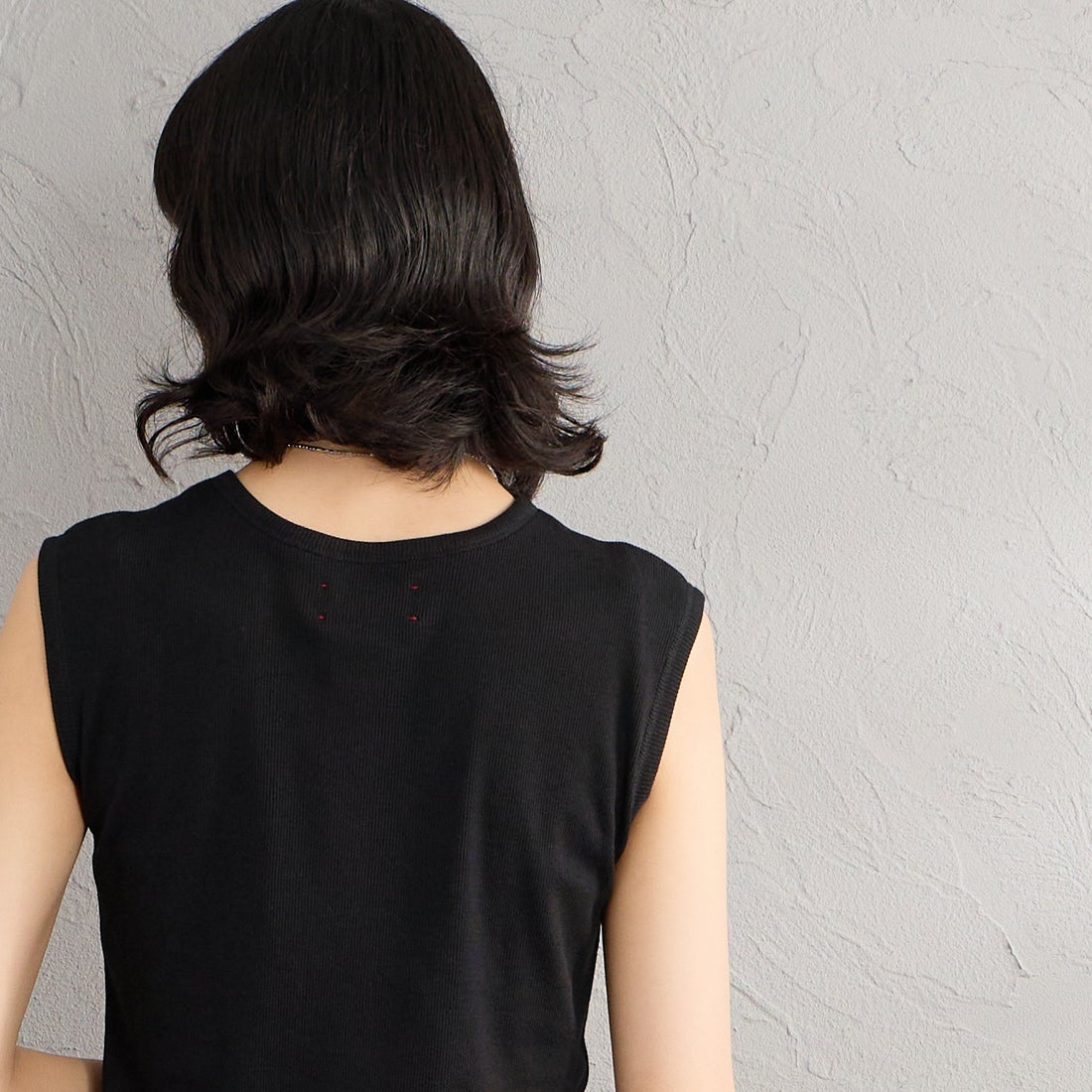 MEYAME [メヤメ] ソフトリブスリーブレスTシャツ [MEY-2400] BLACK &&モデル身長：162cm 着用サイズ：F&&
