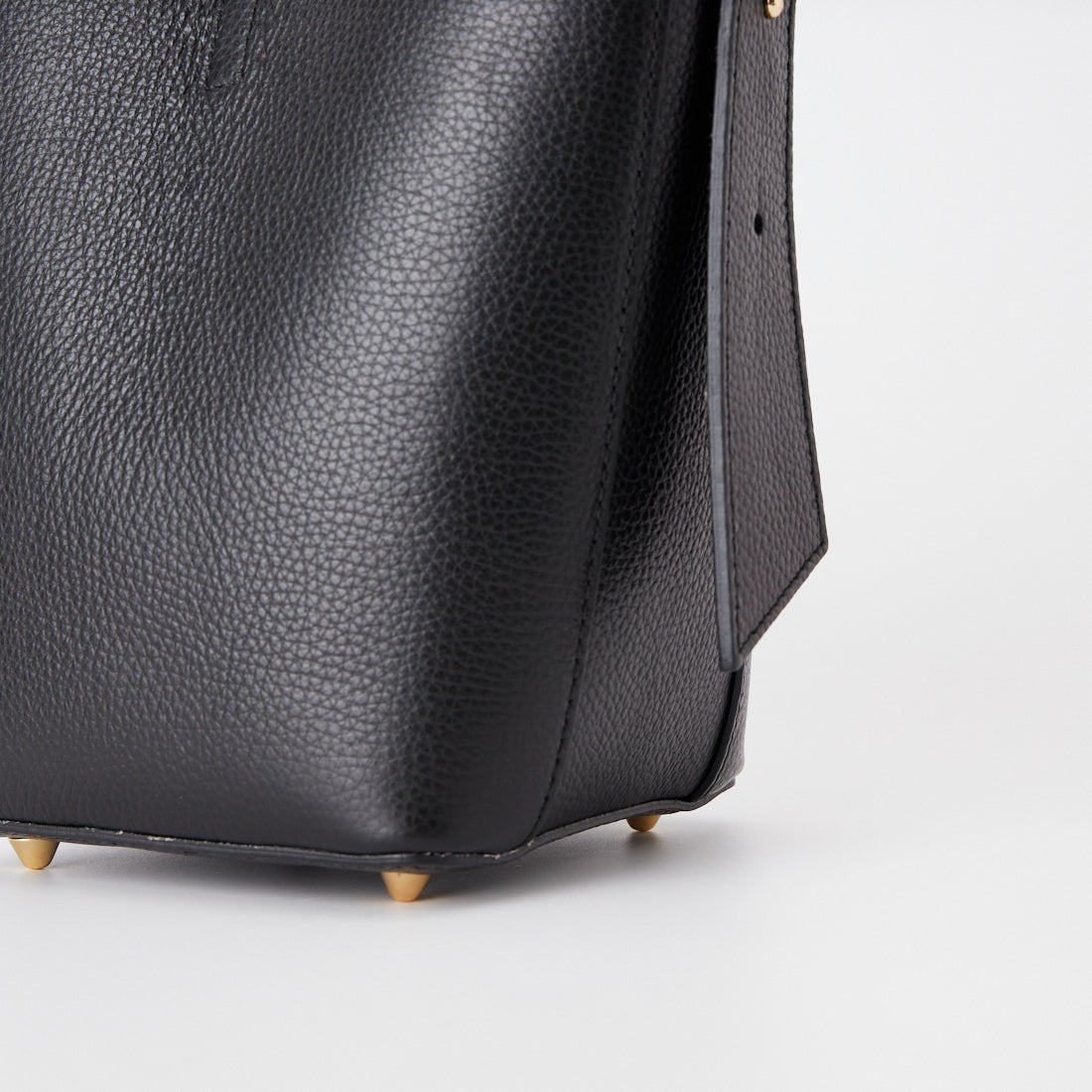 AULENTTI [オウレンティ] 別注 2WAY レザーバケットバッグ [FB-GIADEAL-SC-JF] BLACK