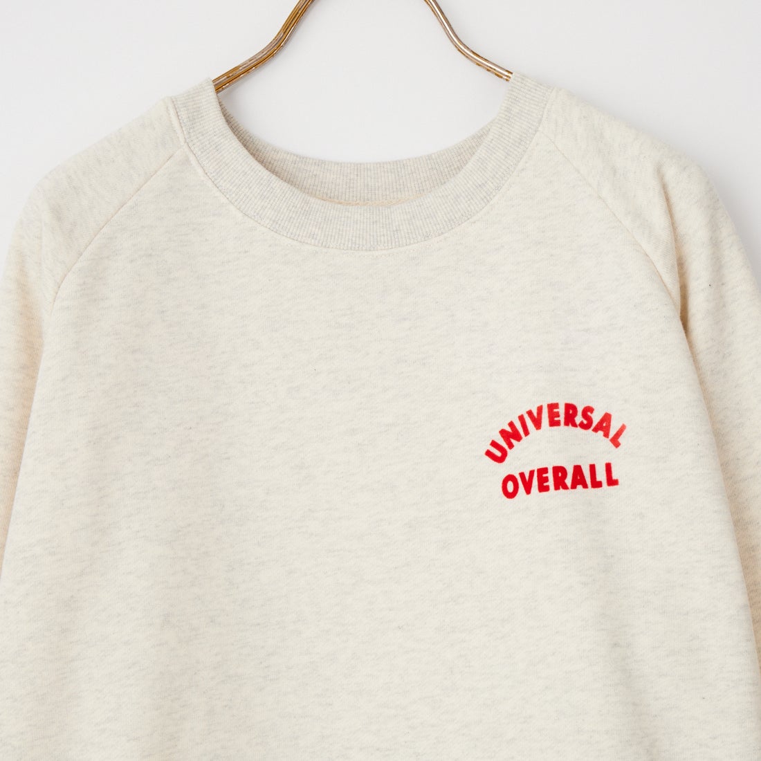 UNIVERSAL OVERALL [ユニバーサルオーバーオール] 別注 フロッキーロゴ ラグランスリーブスウェット [U2632201IN-JF] OATMEAL