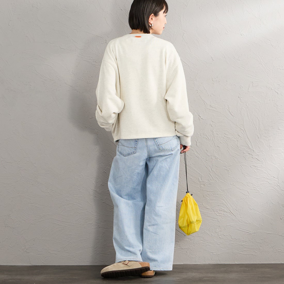 UNIVERSAL OVERALL [ユニバーサルオーバーオール] 別注 ワンポイントロゴ刺繍 スウェットカーディガン [U2632270IN-JF] OATMEAL &&モデル身長：150cm 着用サイズ：F&&