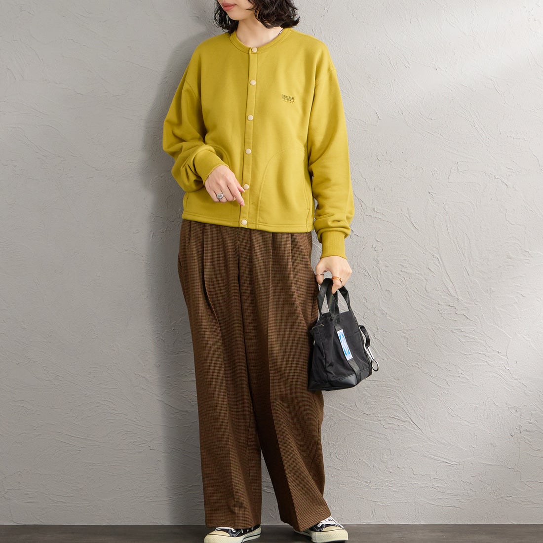 UNIVERSAL OVERALL [ユニバーサルオーバーオール] 別注 ワンポイントロゴ刺繍 スウェットカーディガン [U2632270IN-JF] PISTACHIO &&モデル身長：162cm 着用サイズ：F&&
