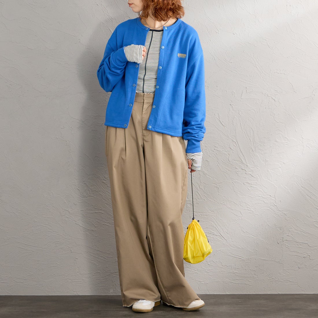 UNIVERSAL OVERALL [ユニバーサルオーバーオール] 別注 ワンポイントロゴ刺繍 スウェットカーディガン [U2632270IN-JF] BLUE &&モデル身長：158cm 着用サイズ：F&&