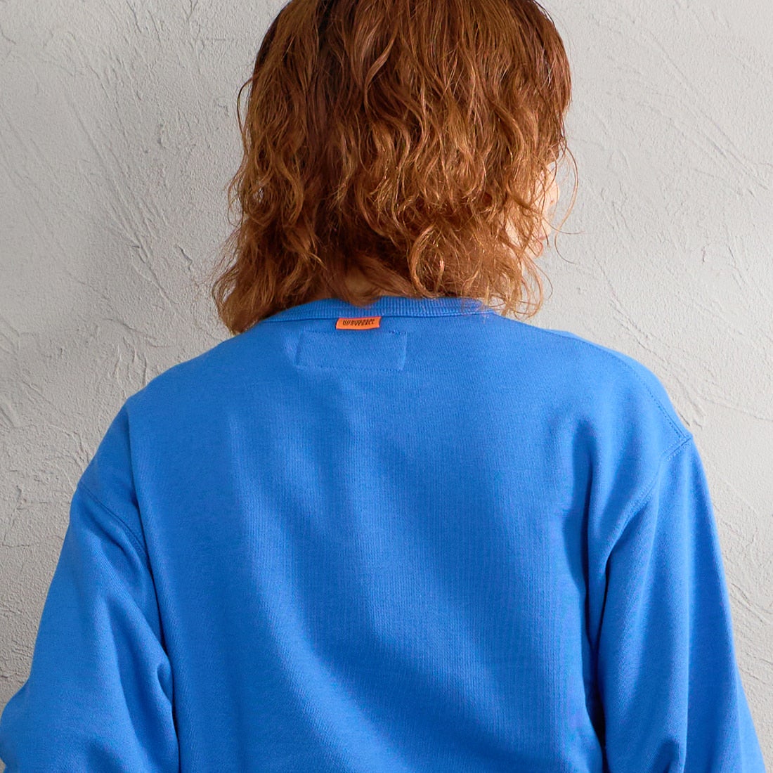 UNIVERSAL OVERALL [ユニバーサルオーバーオール] 別注 ワンポイントロゴ刺繍 スウェットカーディガン [U2632270IN-JF] BLUE &&モデル身長：158cm 着用サイズ：F&&