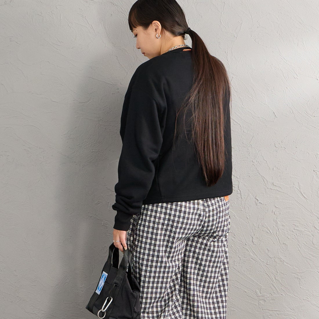 UNIVERSAL OVERALL [ユニバーサルオーバーオール] 別注 ワンポイントロゴ刺繍 スウェットカーディガン [U2632270IN-JF] BLACK &&モデル身長：156cm 着用サイズ：F&&