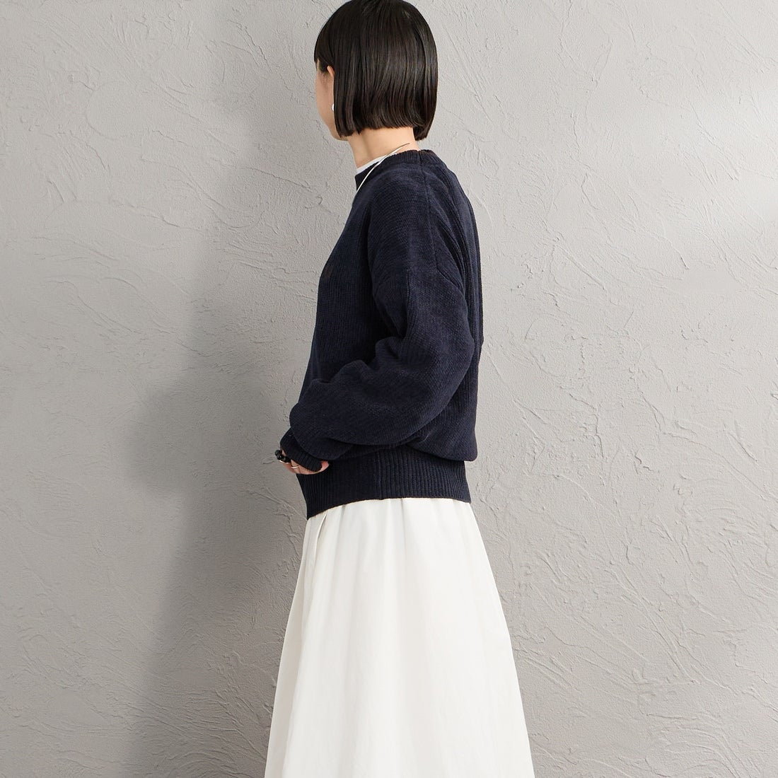 FRED PERRY [フレッドペリー] 別注 ワンポイントロゴ刺繍 クルーネックモールニット [FPM-26A-007JF] NAVY/RICH &&モデル身長：150cm 着用サイズ：S&&