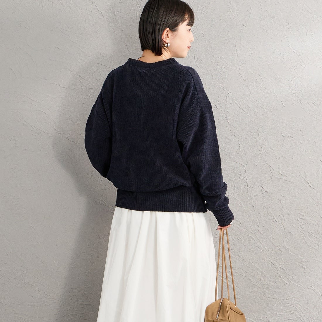 FRED PERRY [フレッドペリー] 別注 ワンポイントロゴ刺繍 クルーネックモールニット [FPM-26A-007JF] NAVY/RICH &&モデル身長：150cm 着用サイズ：S&&