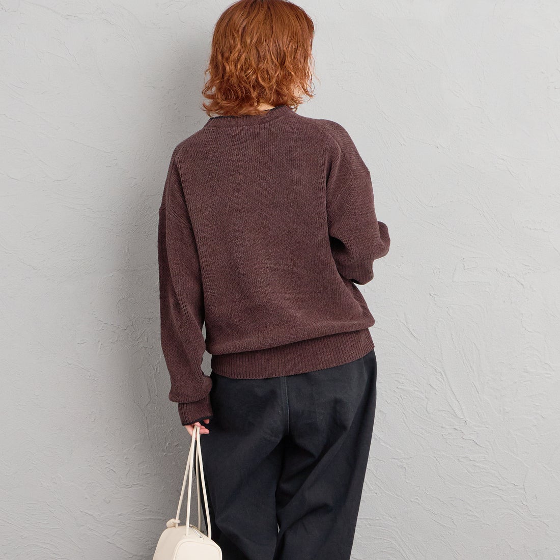 FRED PERRY [フレッドペリー] 別注 ワンポイントロゴ刺繍 クルーネックモールニット [FPM-26A-007JF] RICH BROWN &&モデル身長：158cm 着用サイズ：S&&