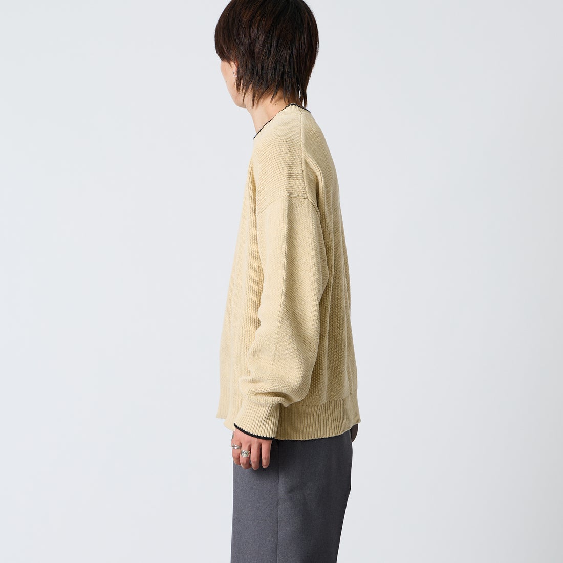 FRED PERRY [フレッドペリー] 別注 ワンポイントロゴ刺繍 クルーネックモールニット [FPM-26A-007JF] OATMEAL/NI &&モデル身長：177cm 着用サイズ：L&&
