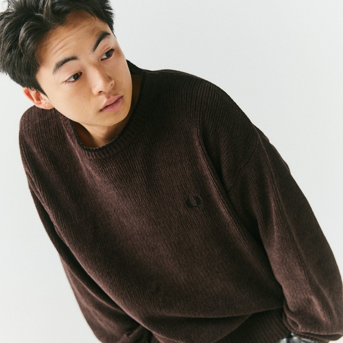 FRED PERRY [フレッドペリー] 別注 ワンポイントロゴ刺繍 クルーネックモールニット [FPM-26A-007JF] RICH BROWN