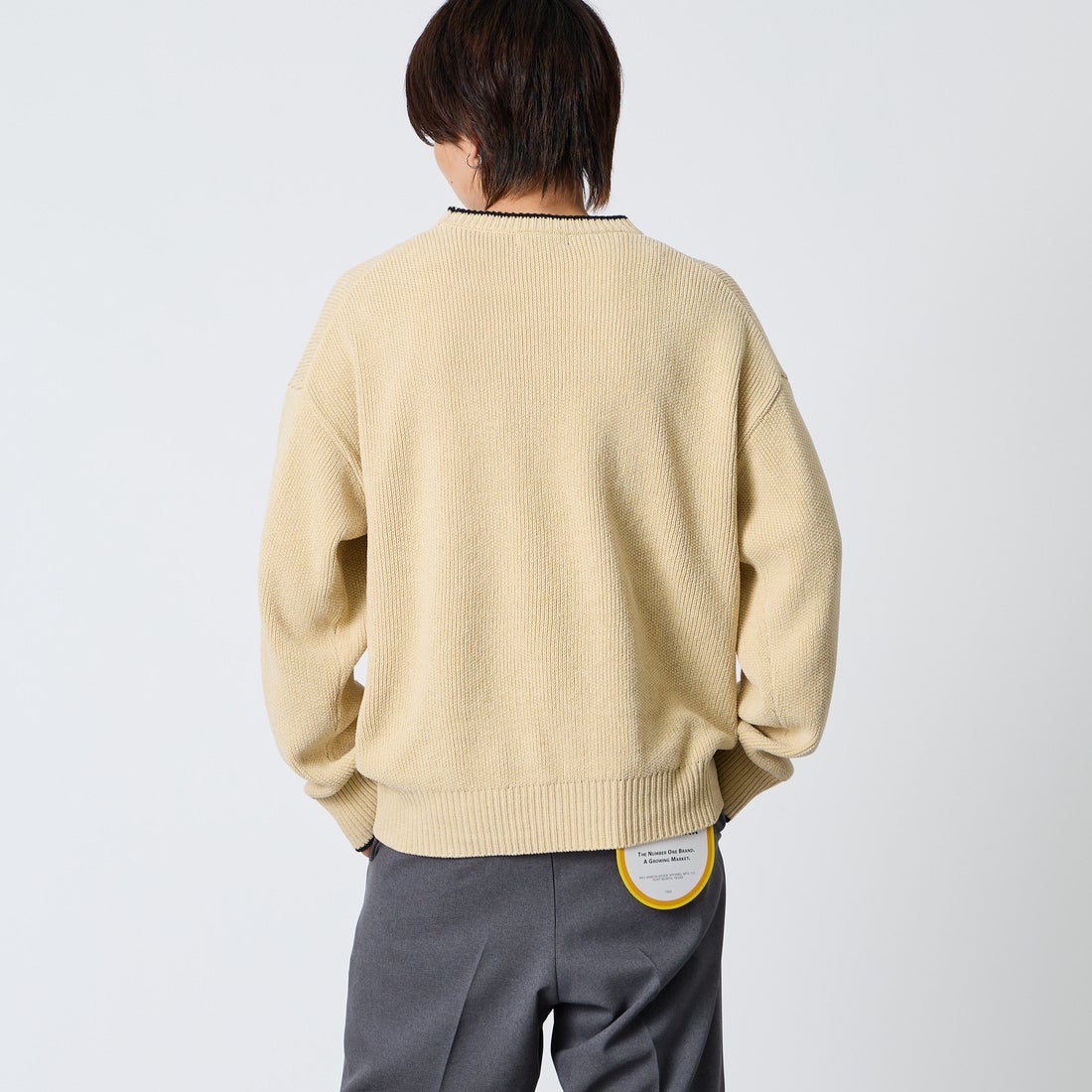 FRED PERRY [フレッドペリー] 別注 ワンポイントロゴ刺繍 クルーネックモールニット [FPM-26A-007JF] OATMEAL/NI &&モデル身長：177cm 着用サイズ：L&&