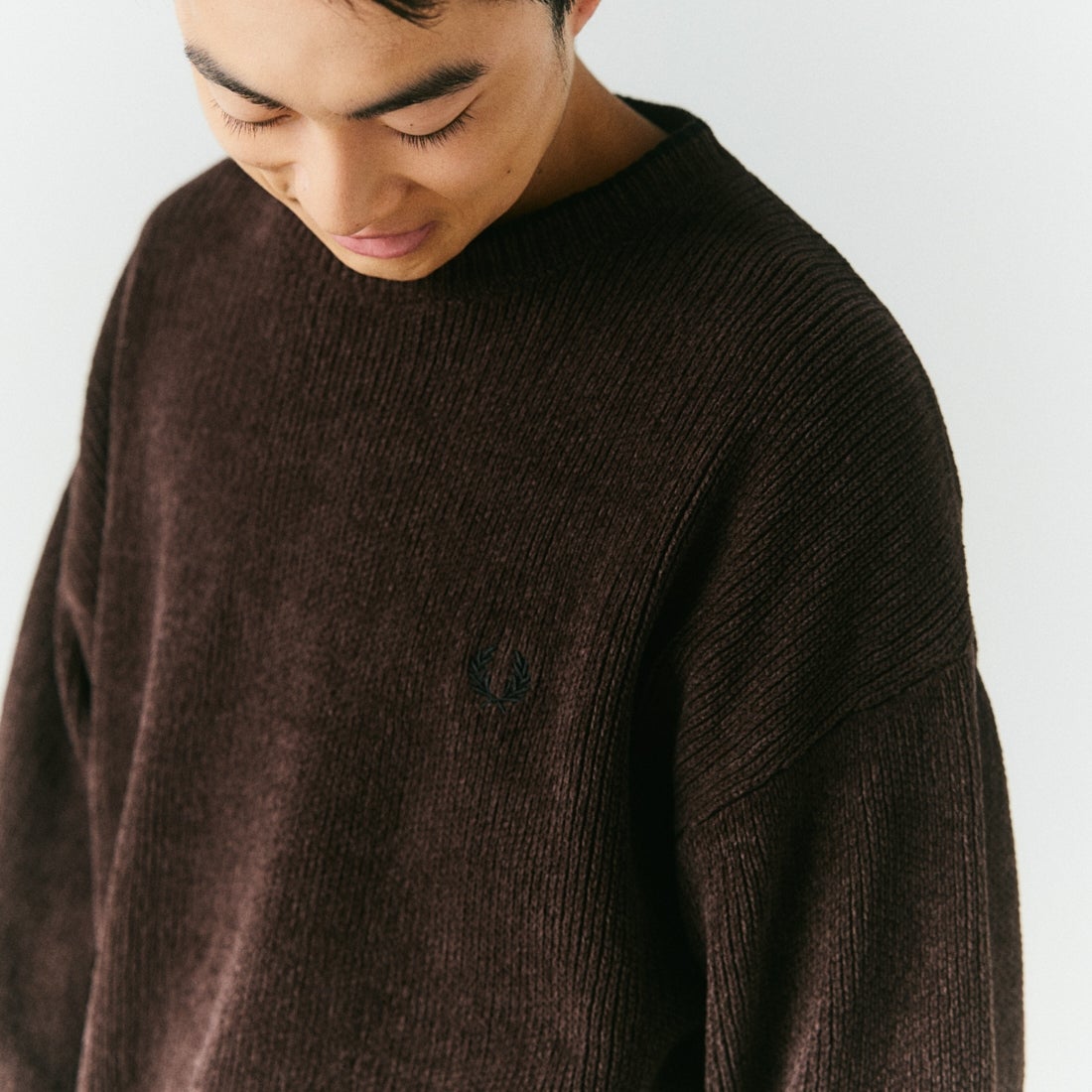 FRED PERRY [フレッドペリー] 別注 ワンポイントロゴ刺繍 クルーネックモールニット [FPM-26A-007JF] RICH BROWN